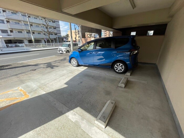 物件外観写真3　(駐車場)