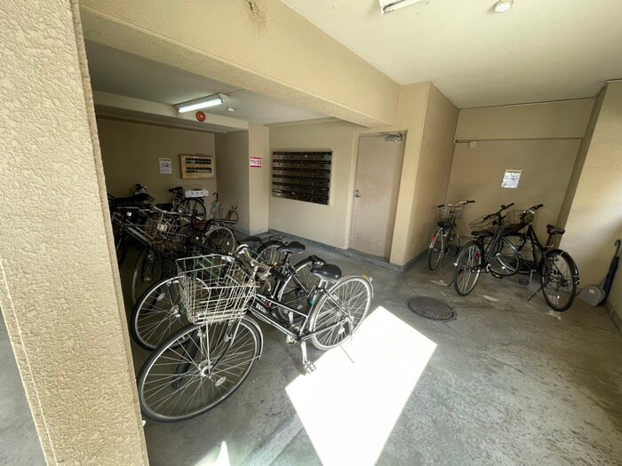 物件外観写真5　(駐輪場)