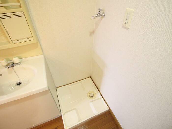 物件内観写真12　(洗濯機置場)