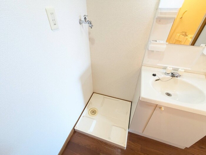 物件内観写真14　(洗濯機置場)