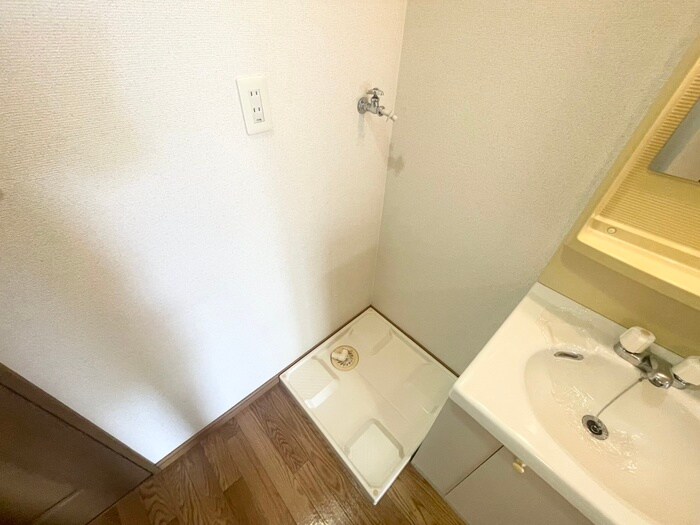 物件内観写真14　(洗濯機置場)