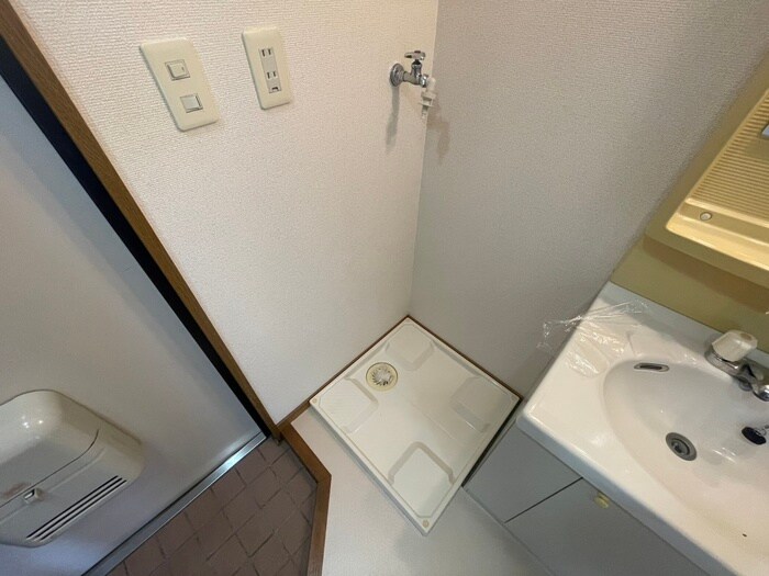 物件内観写真14　(洗濯機置場)