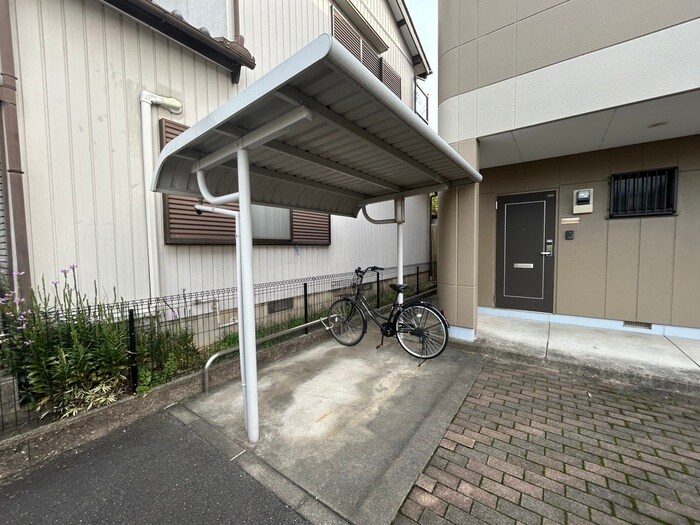 物件外観写真5　(駐輪場)