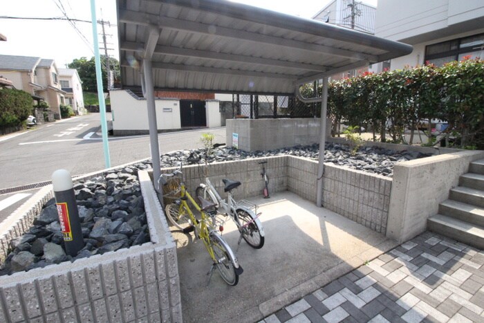 物件外観写真4　(駐輪場)