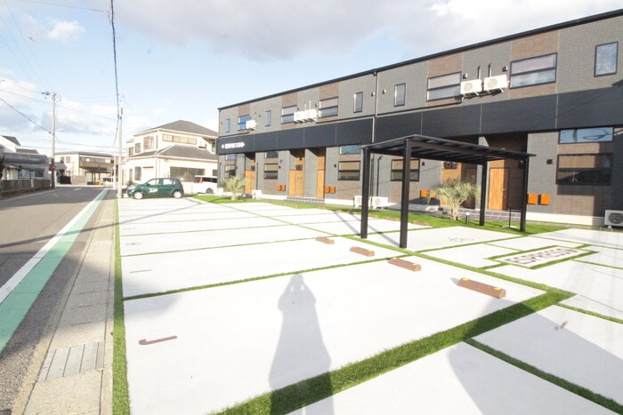 物件外観写真4　(駐車場)