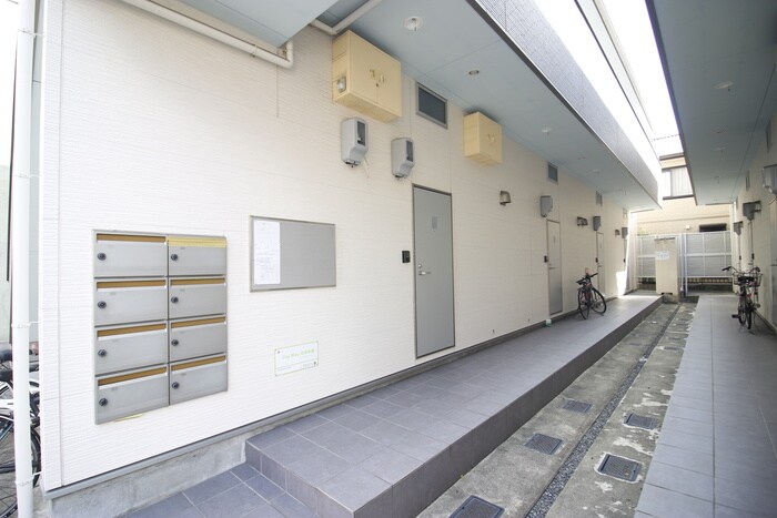 物件外観写真6　(エントランス部分)