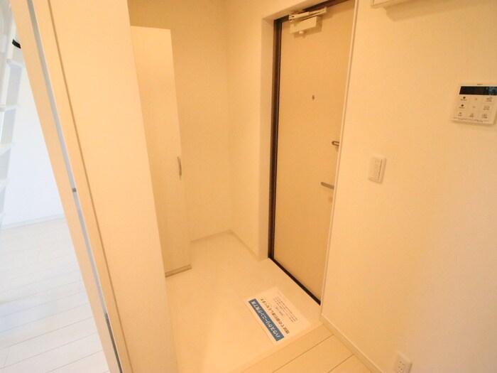 物件内観写真11　(玄関)