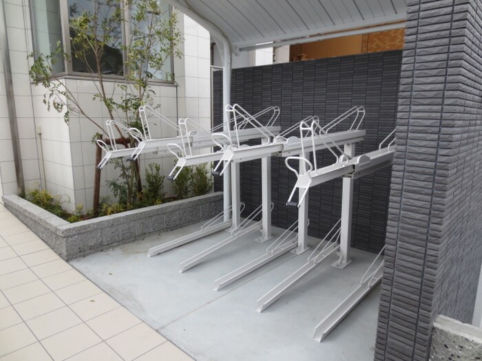 物件外観写真2　(駐輪場)