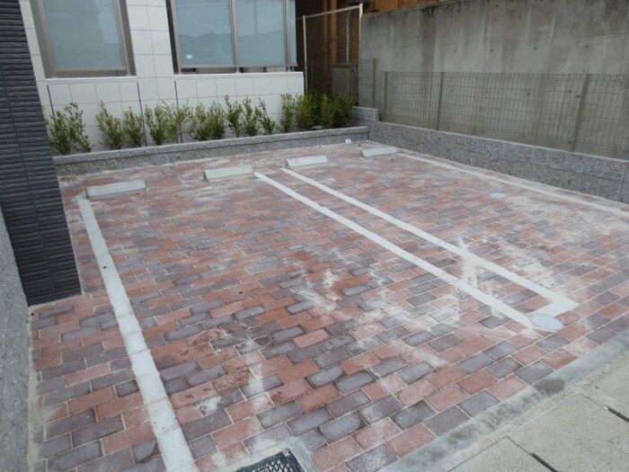 物件外観写真4　(駐車場)