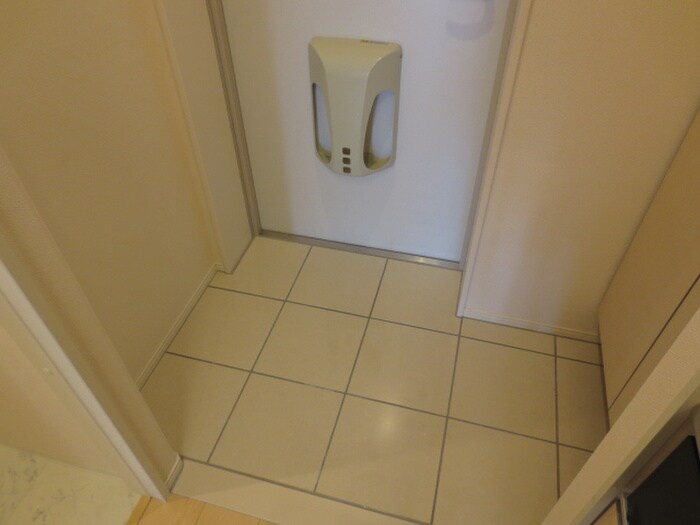物件内観写真14　(玄関)