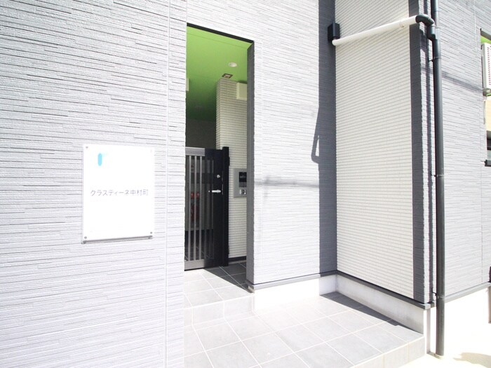 物件外観写真2　(エントランス部分)