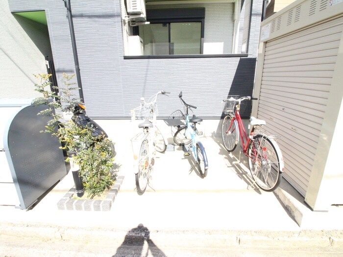 物件外観写真3　(駐輪場)