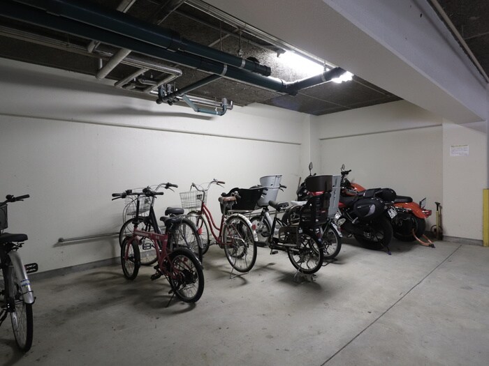 物件外観写真4　(駐輪場)