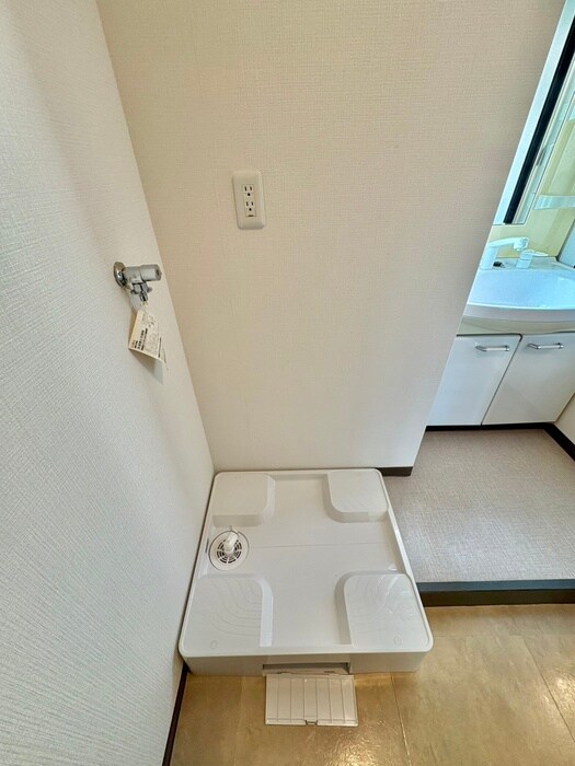 物件内観写真13　(洗濯機置場)