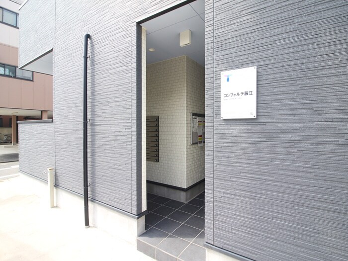 物件外観写真4　(エントランス部分)