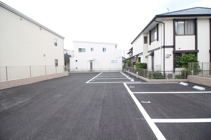 物件外観写真6　(駐車場)
