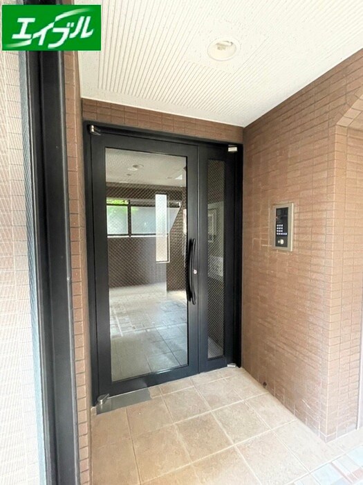 物件外観写真5　(エントランス部分)