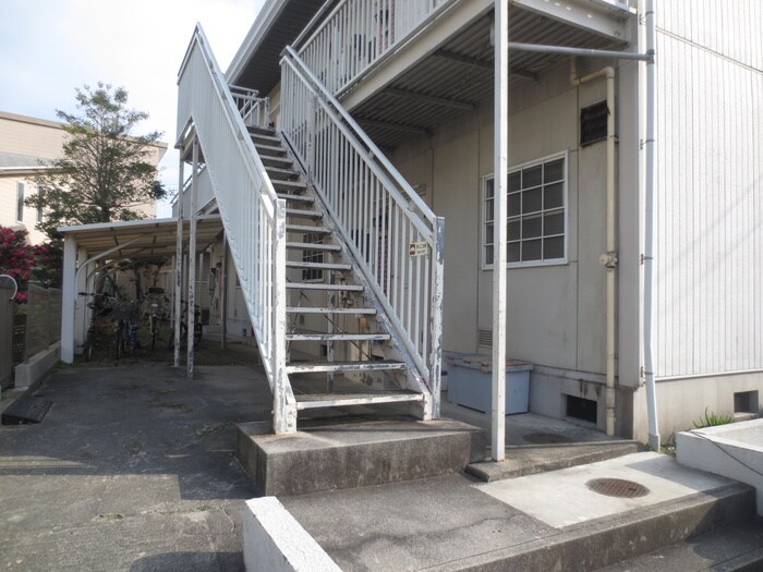 物件外観写真2　(エントランス部分)