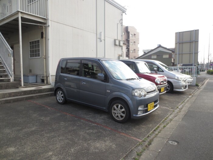 物件外観写真4　(駐車場)
