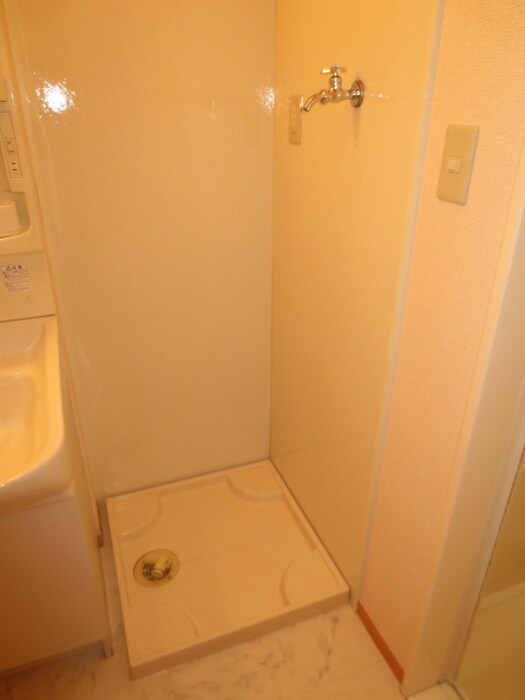 物件内観写真12　(洗濯機置場)