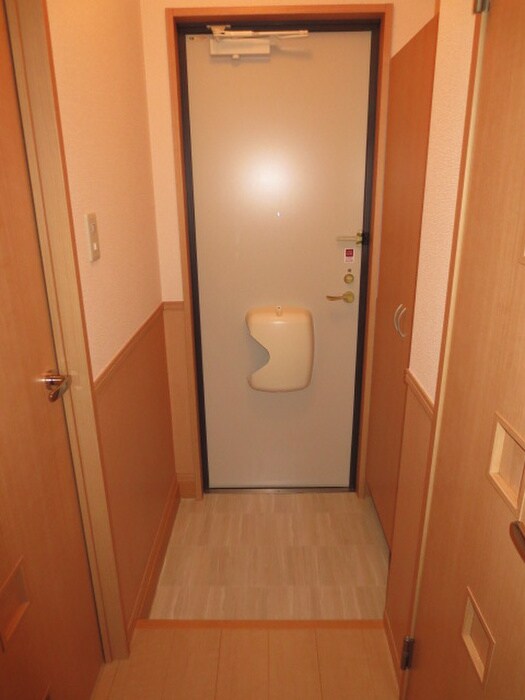 物件内観写真14　(玄関)