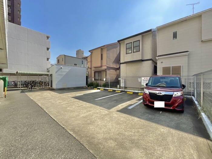 物件外観写真4　(駐車場)