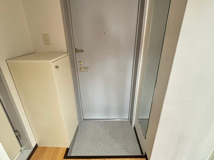 物件内観写真16　(玄関)