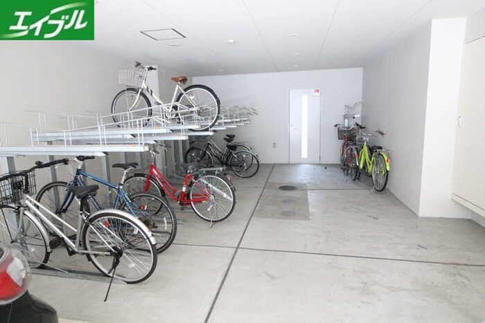 物件外観写真4　(駐輪場)