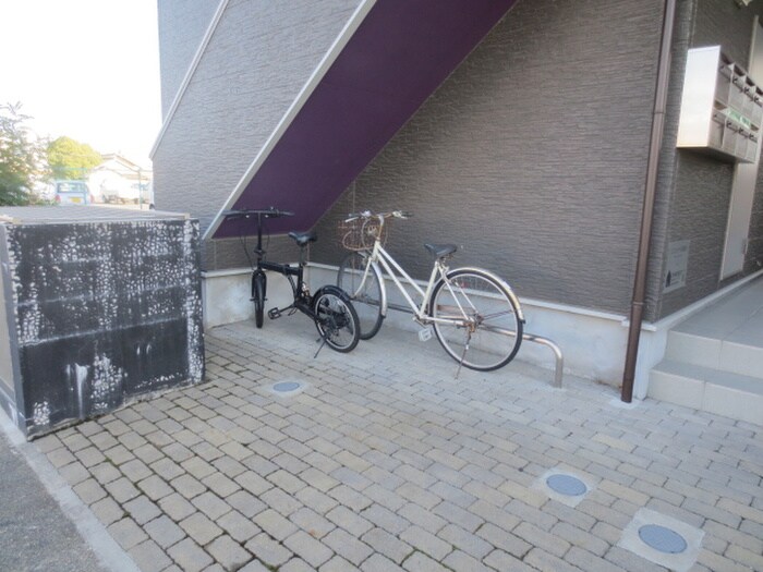 物件外観写真3　(駐車場)