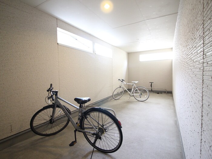 物件外観写真3　(駐輪場)