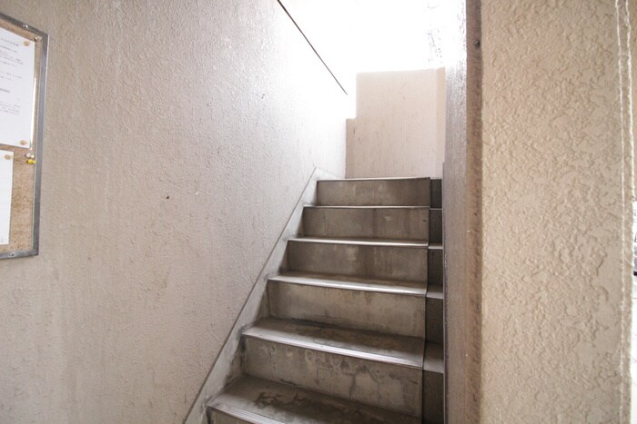 物件外観写真6　(エントランス部分)