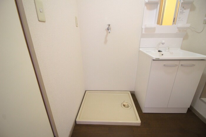 物件内観写真14　(洗濯機置場)