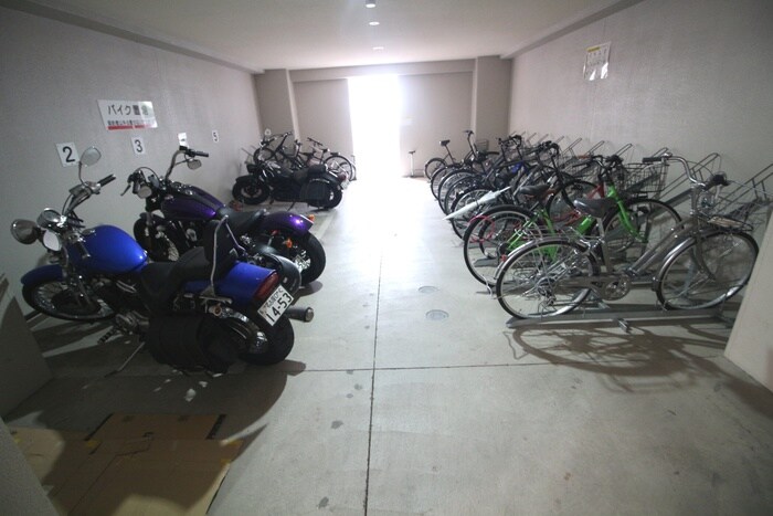 物件外観写真4　(駐輪場)