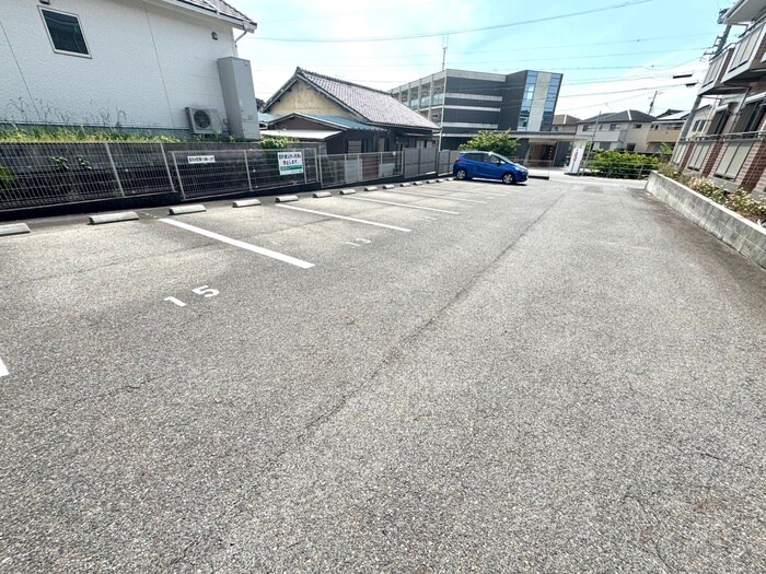 物件外観写真4　(駐車場)