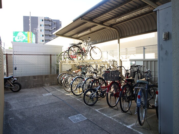 物件外観写真3　(駐輪場)