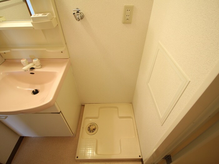 物件内観写真12　(洗濯機置場)