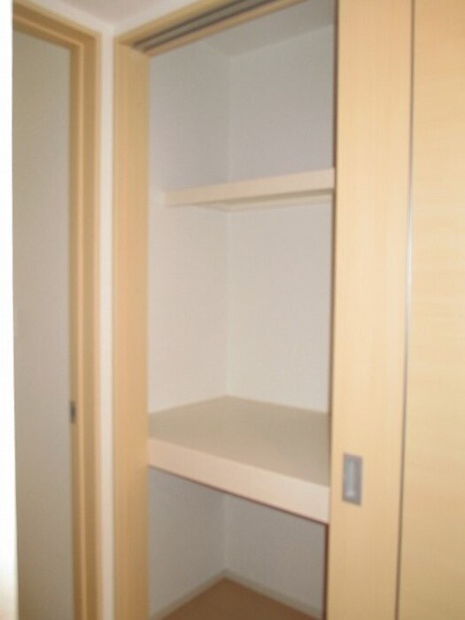 物件内観写真6　(収納)