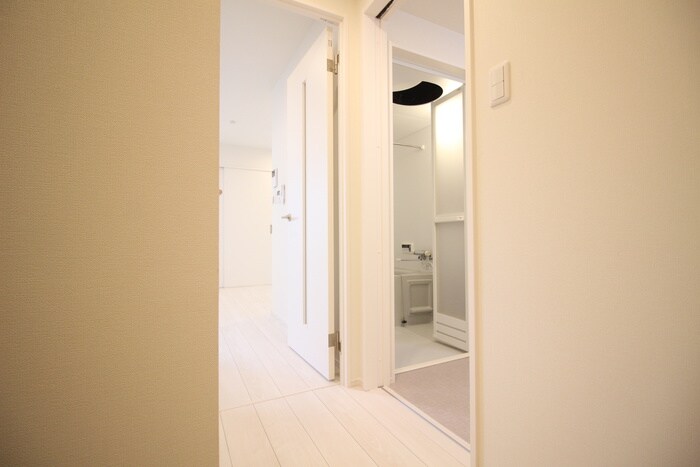 物件内観写真16　(廊下)