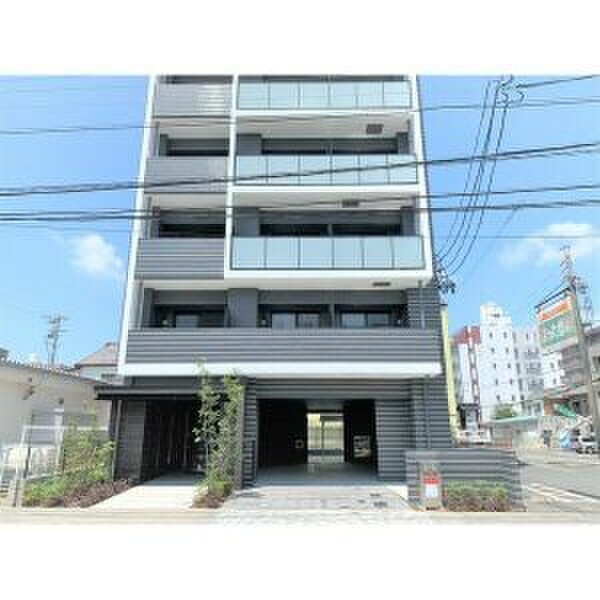 物件外観写真2　(エントランス部分)