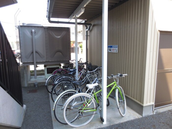 物件外観写真4　(駐輪場)