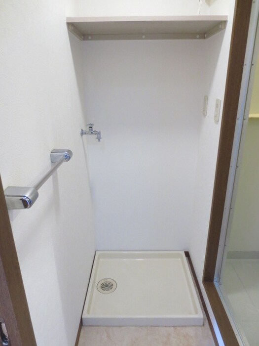 物件内観写真11　(洗濯機置場)