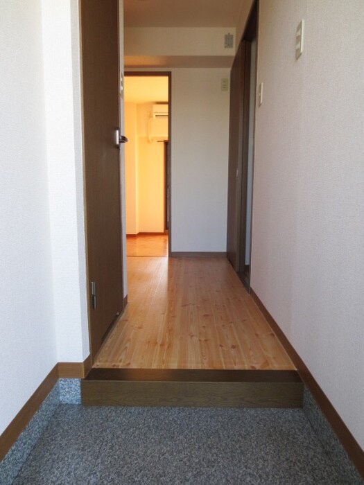 物件内観写真15　(玄関)