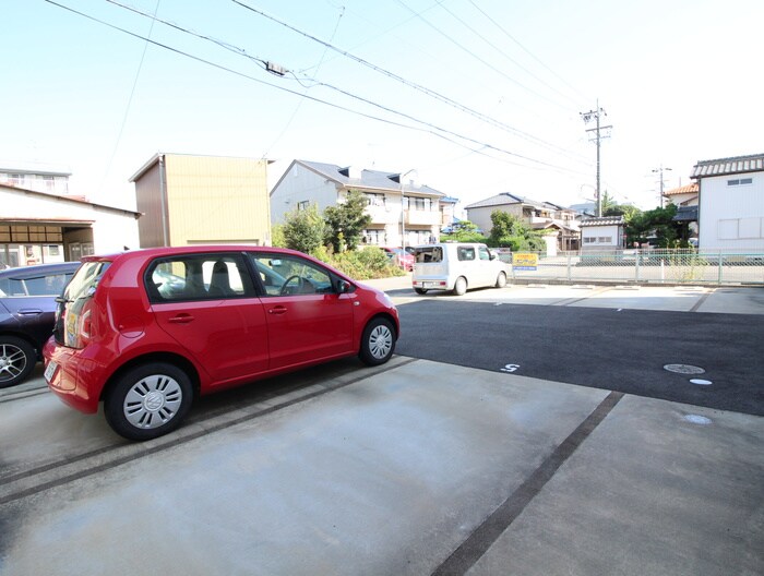 物件外観写真5　(駐車場)