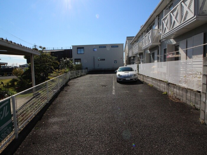 物件外観写真4　(駐車場)
