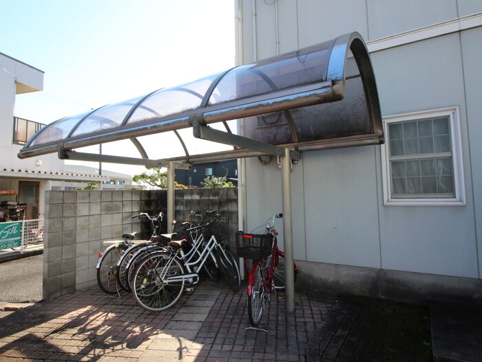 物件外観写真5　(駐輪場)