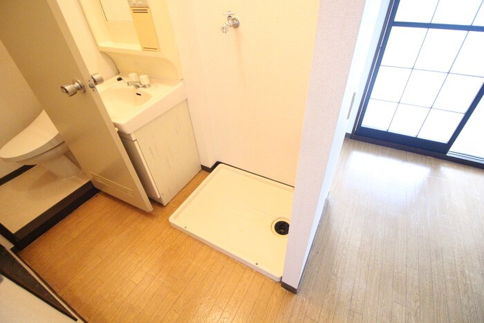 物件内観写真16　(洗濯機置場)