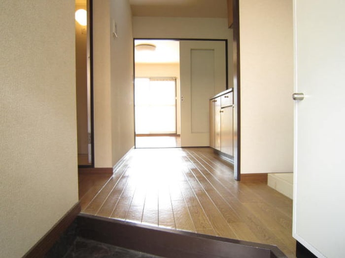 物件内観写真10　(玄関)