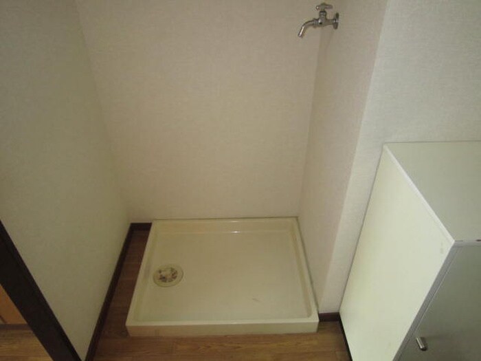 物件内観写真12　(洗濯機置場)