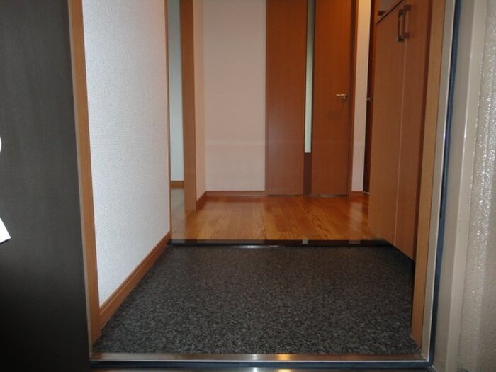 物件内観写真10　(玄関)