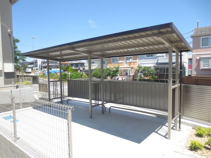 物件外観写真4　(駐輪場)